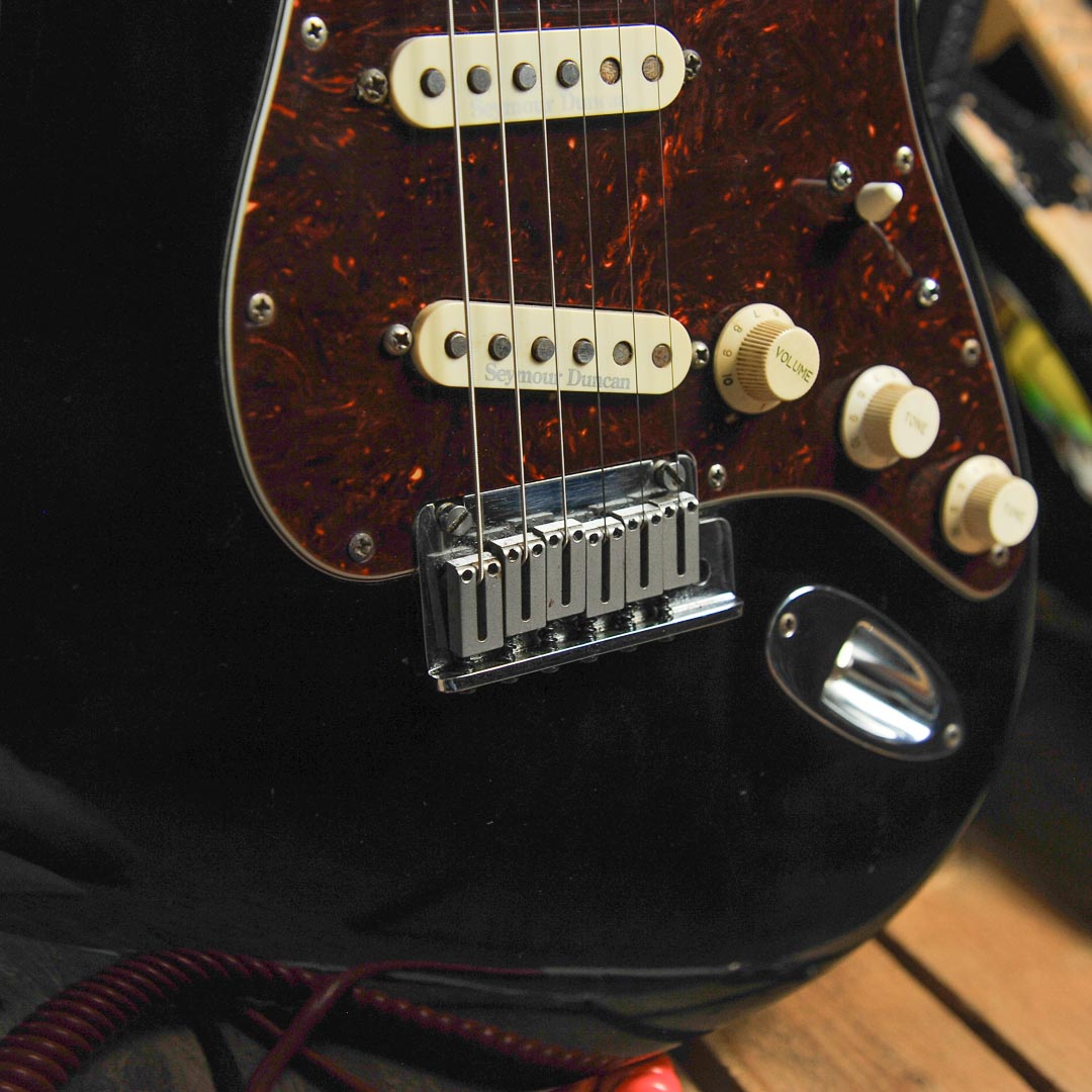 Fender Stratocaster 1984 Black, Maple Fingerboard Seymour Duncan Pickups w/Original Case - Used