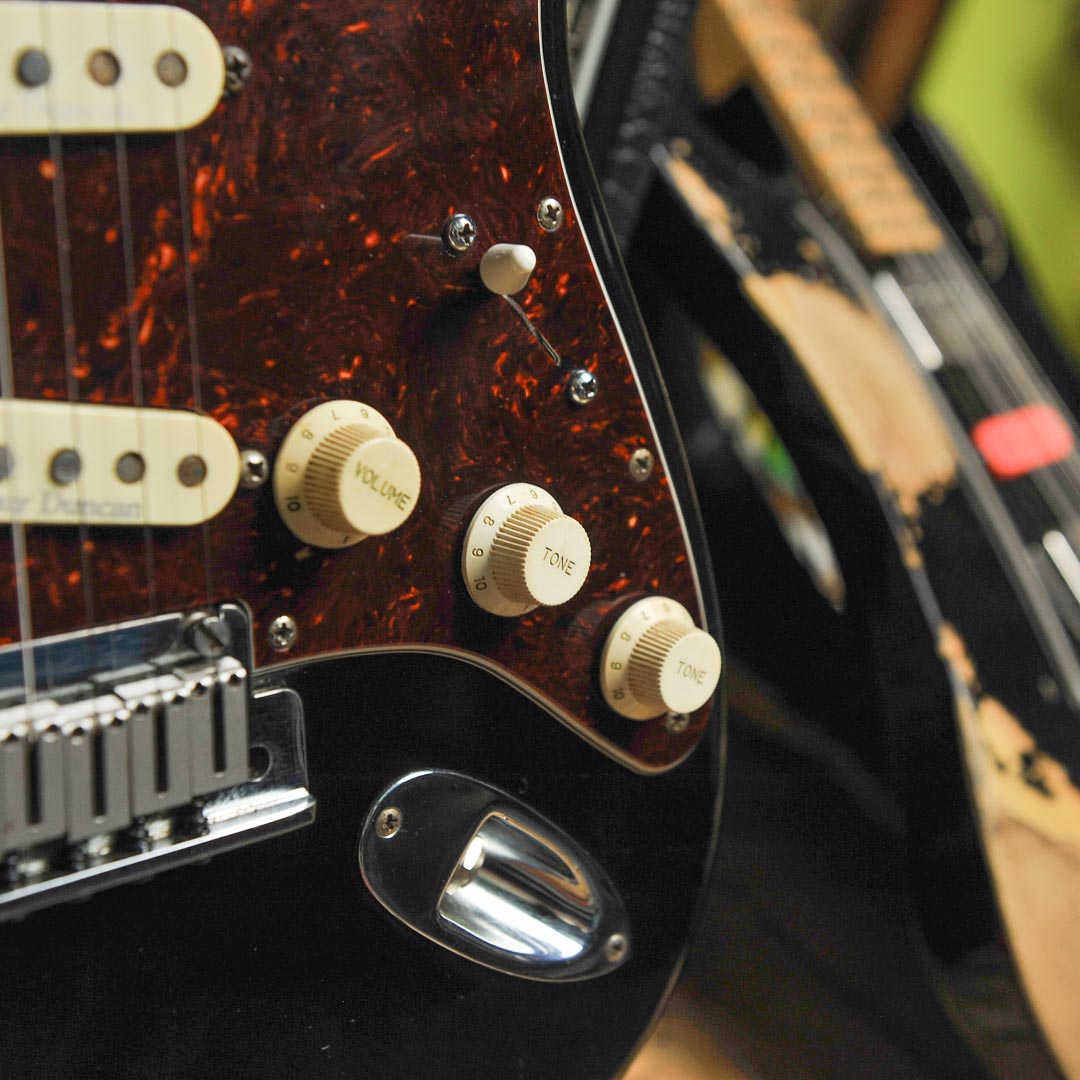 Fender Stratocaster 1984 Black, Maple Fingerboard Seymour Duncan Pickups w/Original Case - Used