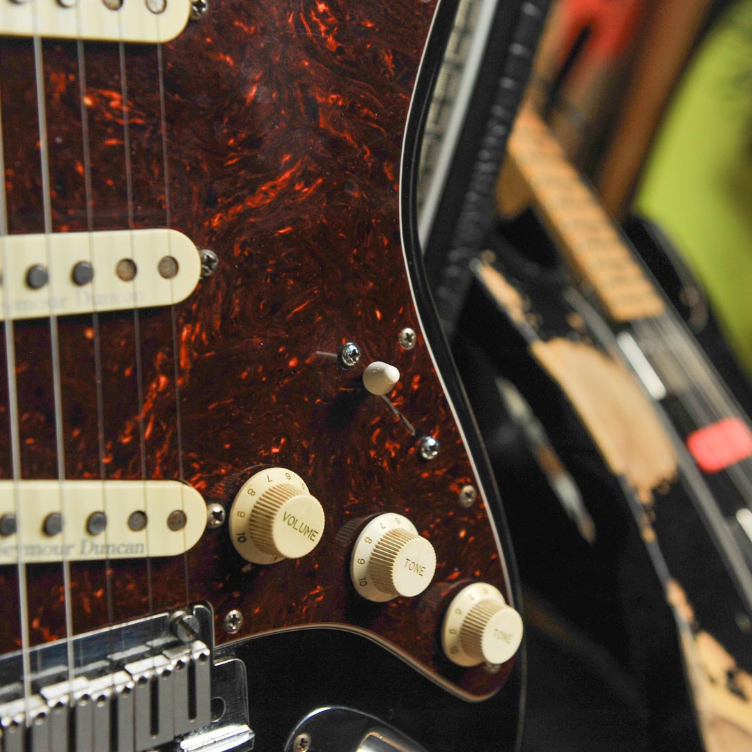 Fender Stratocaster 1984 Black, Maple Fingerboard Seymour Duncan Pickups w/Original Case - Used