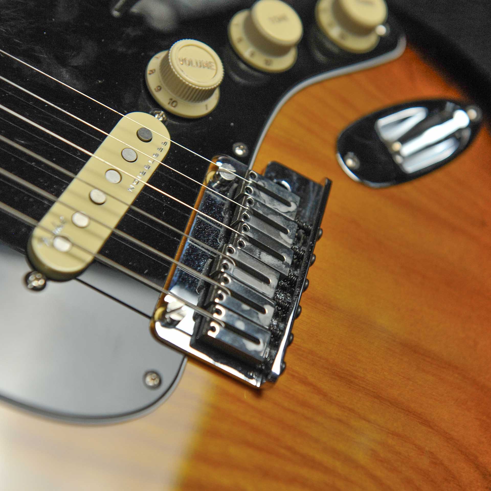 Fender American Ultra Luxe Stratocaster 2-Color Sunburst w/Case - Used