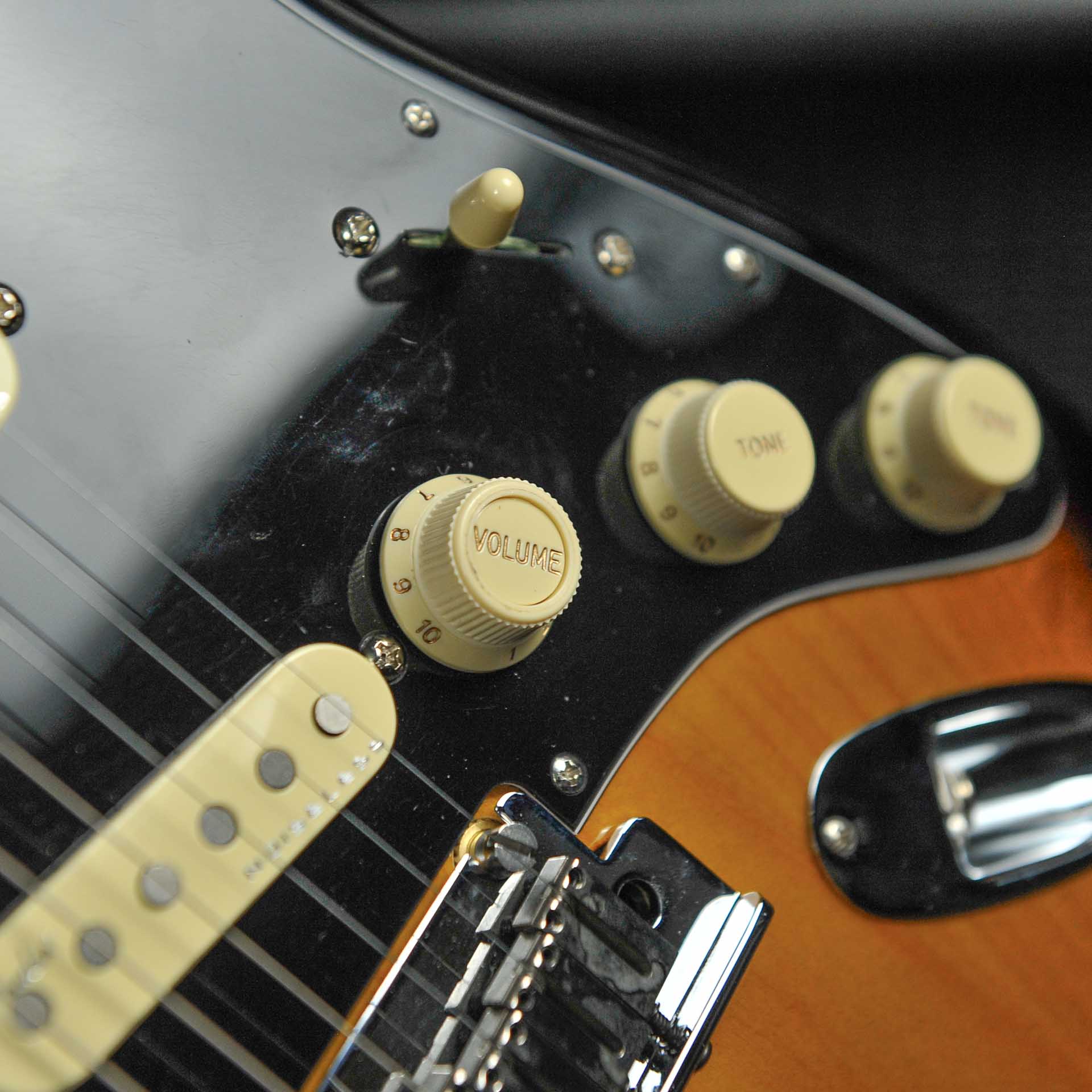 Fender American Ultra Luxe Stratocaster 2-Color Sunburst w/Case - Used