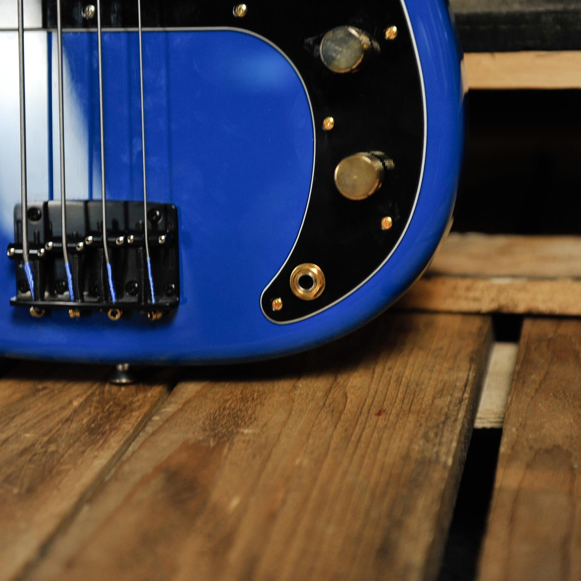 Fender MIJ P Bass Hybrid II W/Lollar p Bass pu and Fender Hard Case - Used