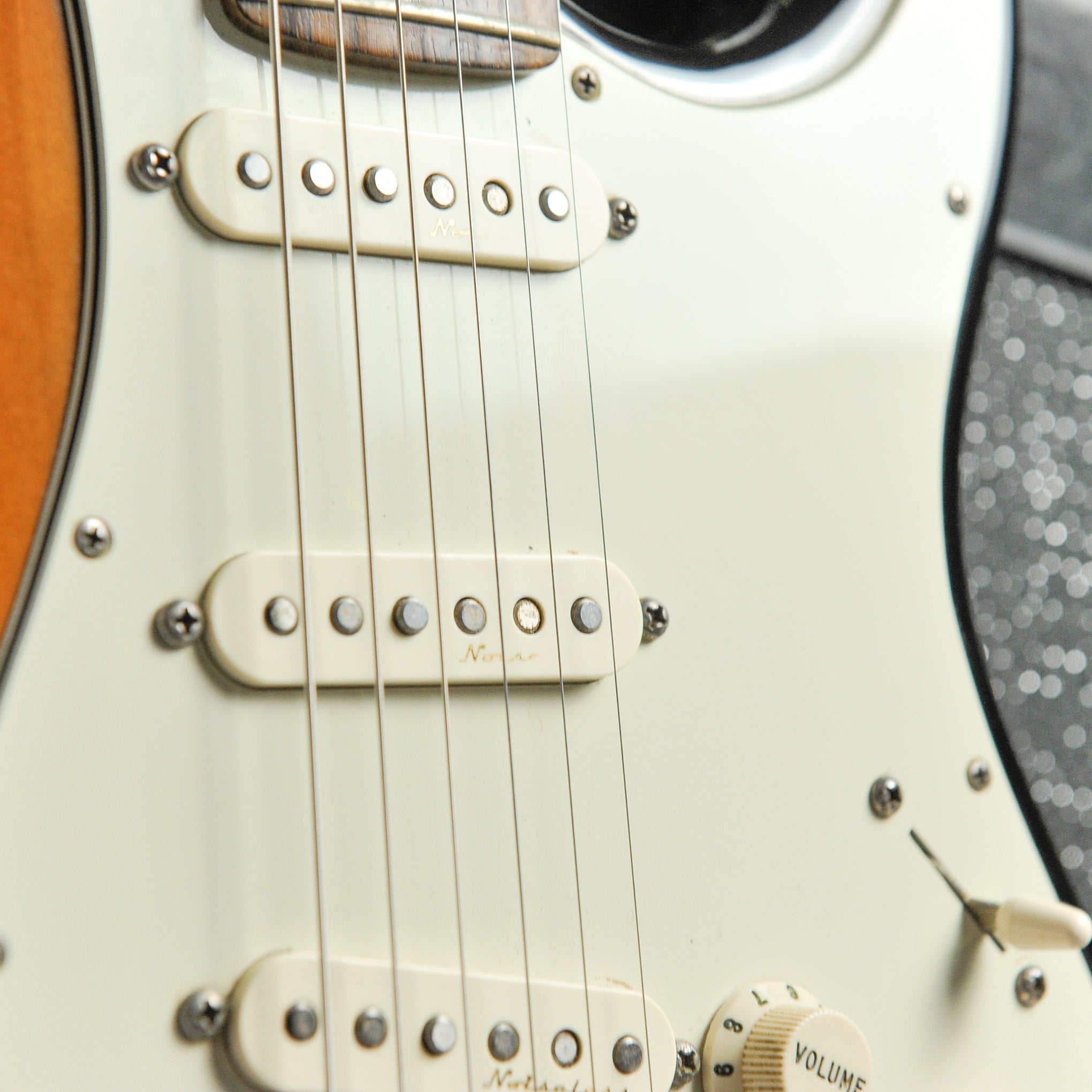 Fender Deluxe Stratocaster 1998 3-Tone Sunburst w/Case - Used