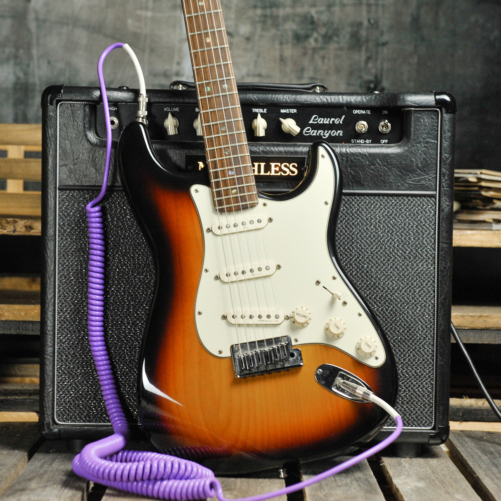 Fender Deluxe Stratocaster 1998 3-Tone Sunburst w/Case - Used