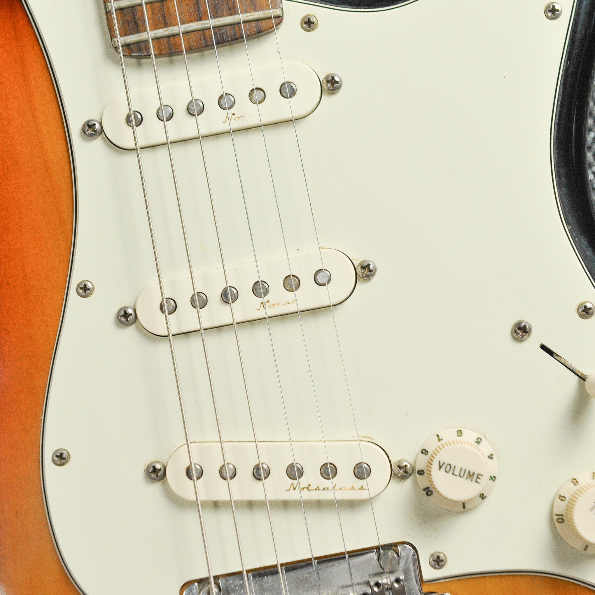 Fender Deluxe Stratocaster 1998 3-Tone Sunburst w/Case - Used