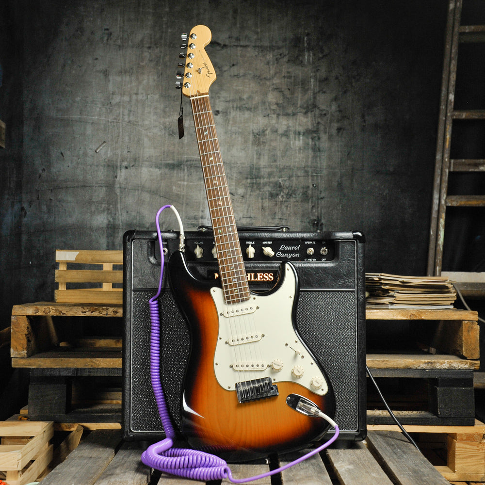 Fender Deluxe Stratocaster 1998 3-Tone Sunburst w/Case - Used