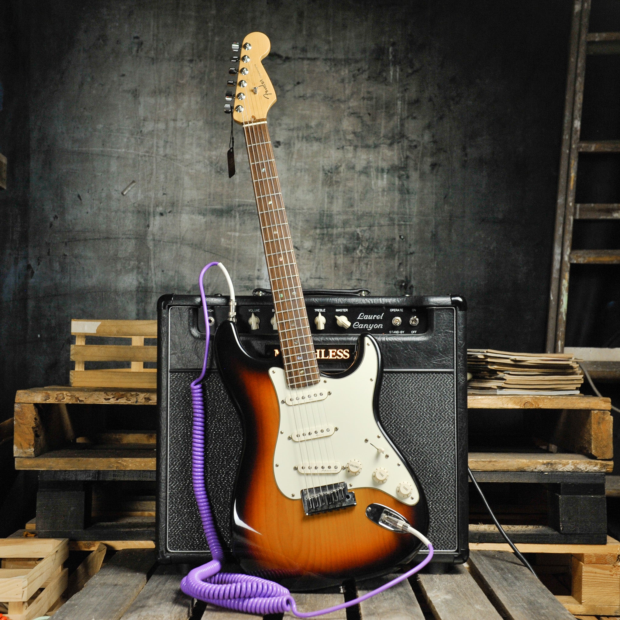 Fender Deluxe Stratocaster 1998 3-Tone Sunburst w/Case - Used