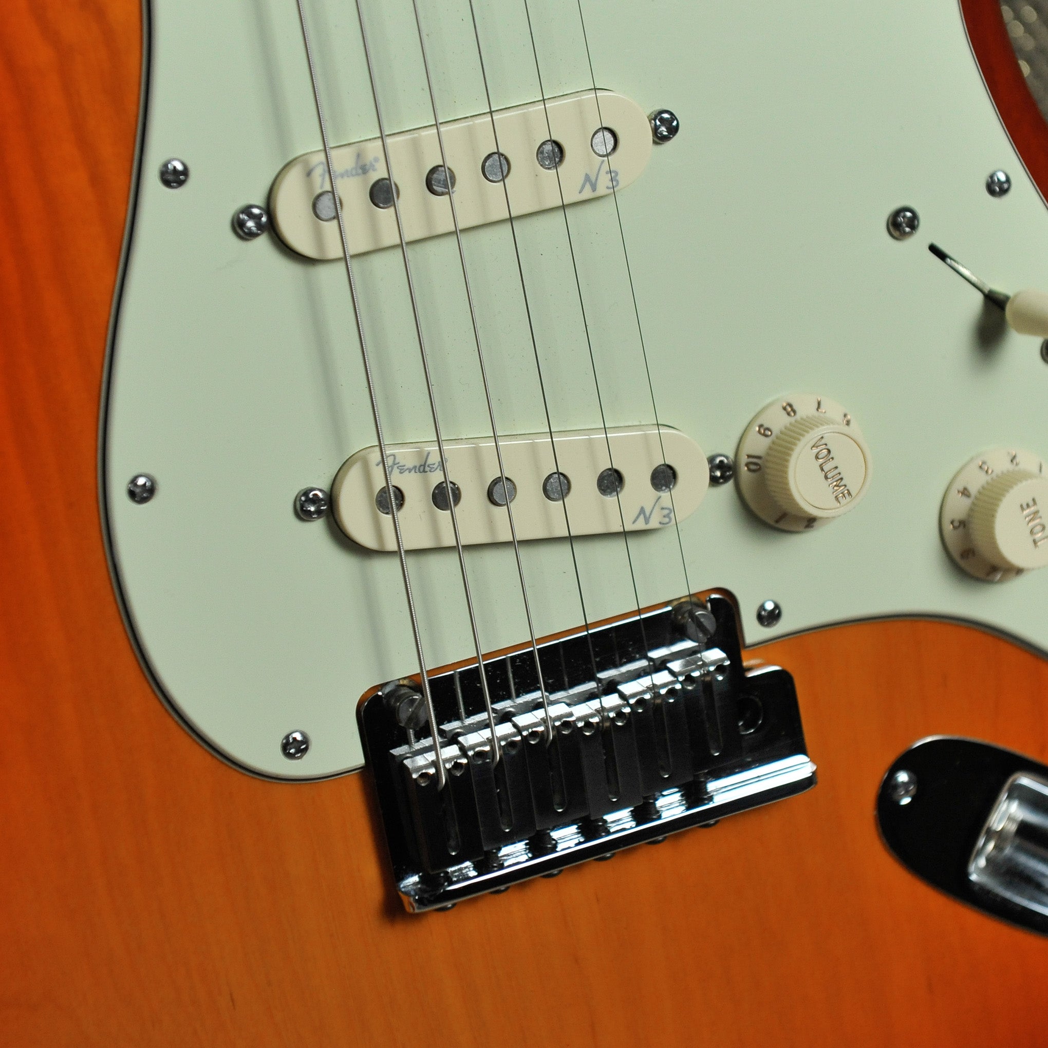 Fender American Deluxe Strat Ash Aged Cherry Burst Rosewood 2012 - Used