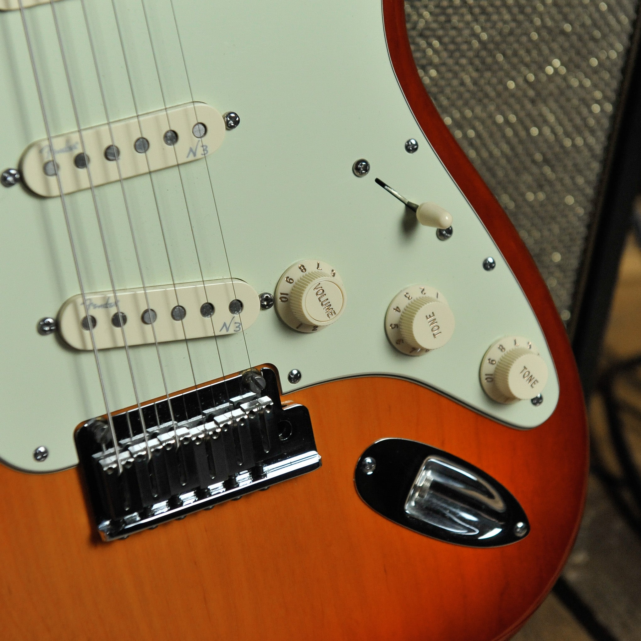 Fender American Deluxe Strat Ash Aged Cherry Burst Rosewood 2012 - Used