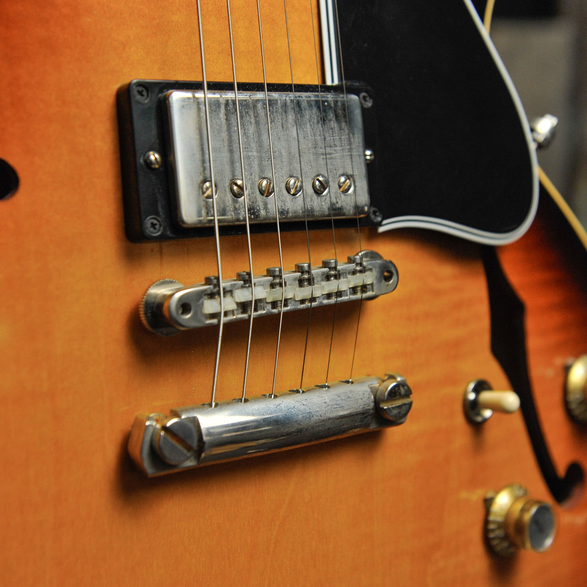 Gibson 64 ES-335 Reissue VOS Vintage Burst w/Case - Used
