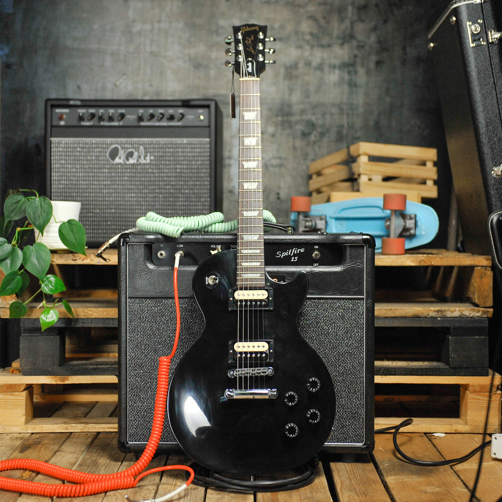 Gibson 2002 Les Paul Studio Ebony w/CnB Hard Case - Used