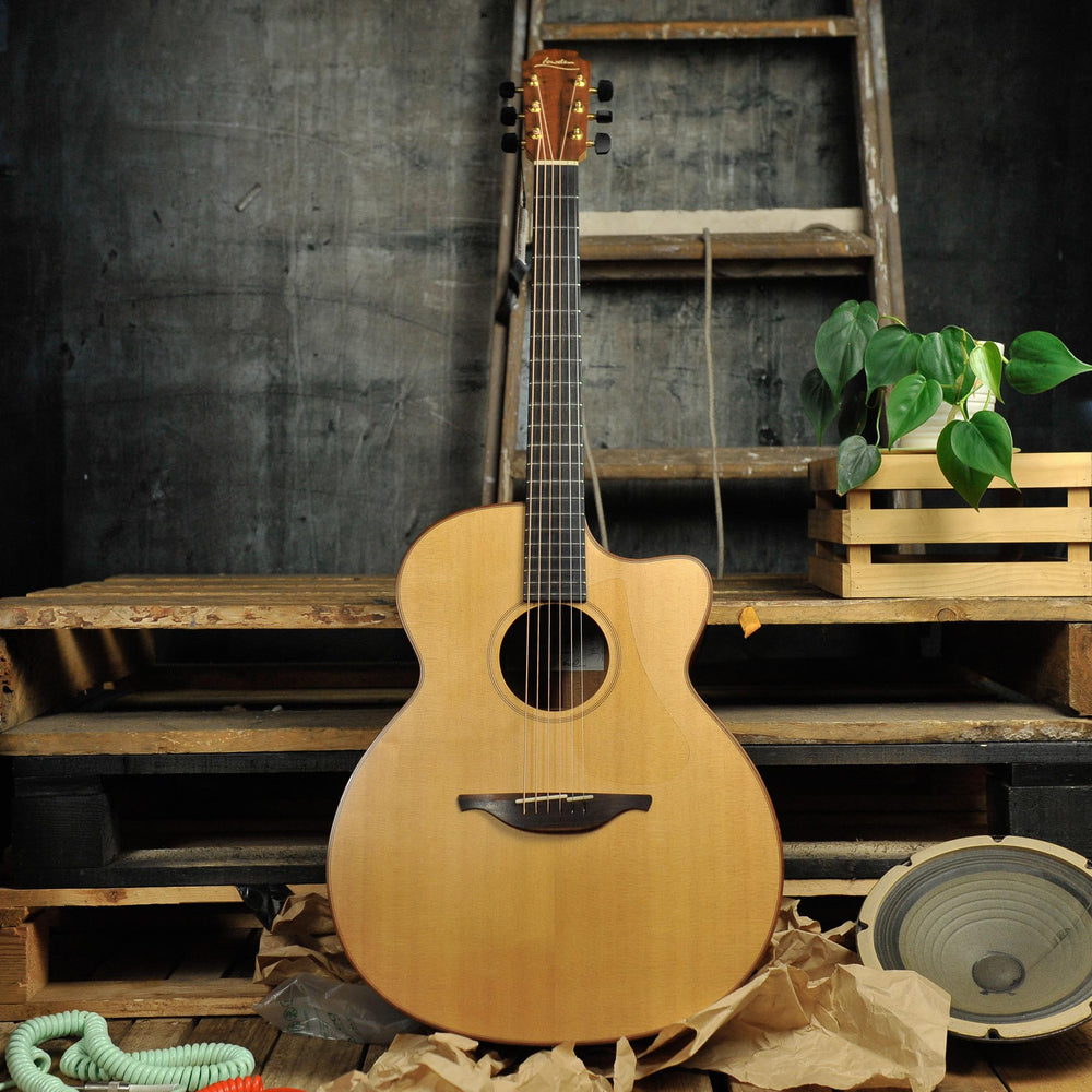 Lowden Jon Gomm Signature Acoustic Guitar – Used