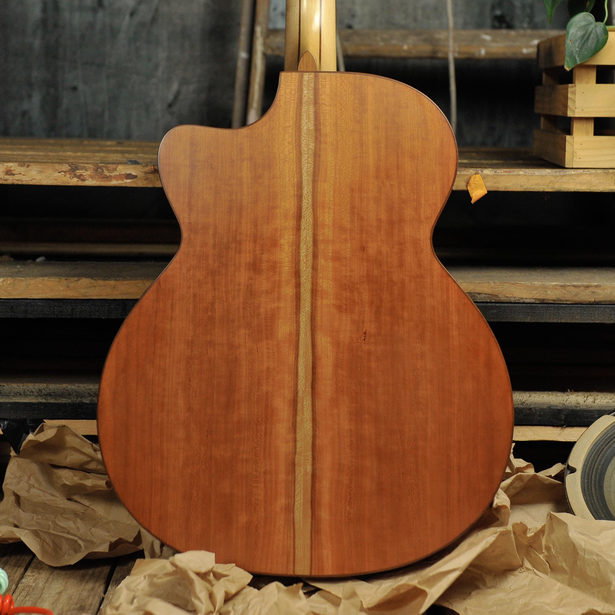 Lowden Jon Gomm Signature Acoustic Guitar – Used