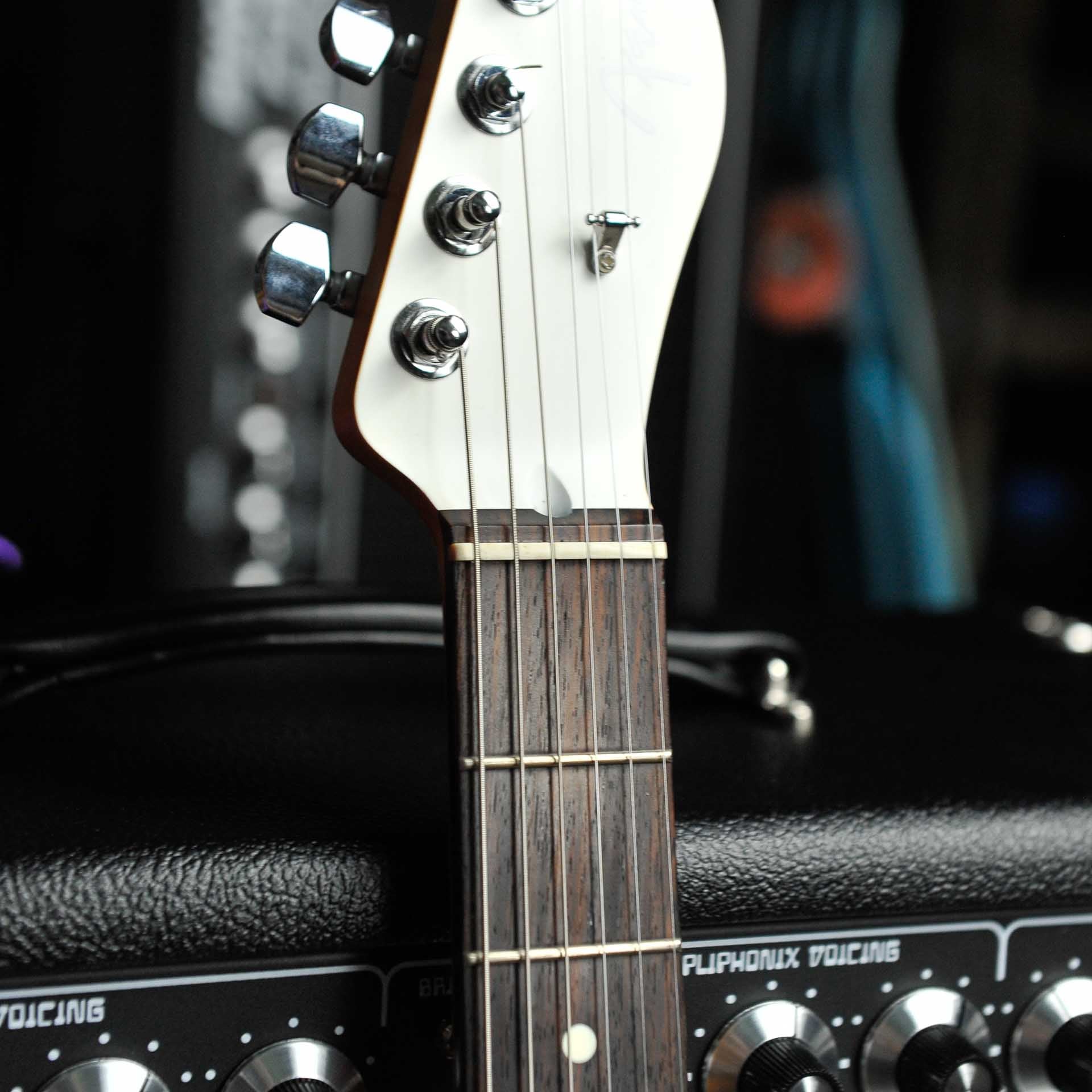 Fender MIJ Elemental Tele HH White w/Bag - Used