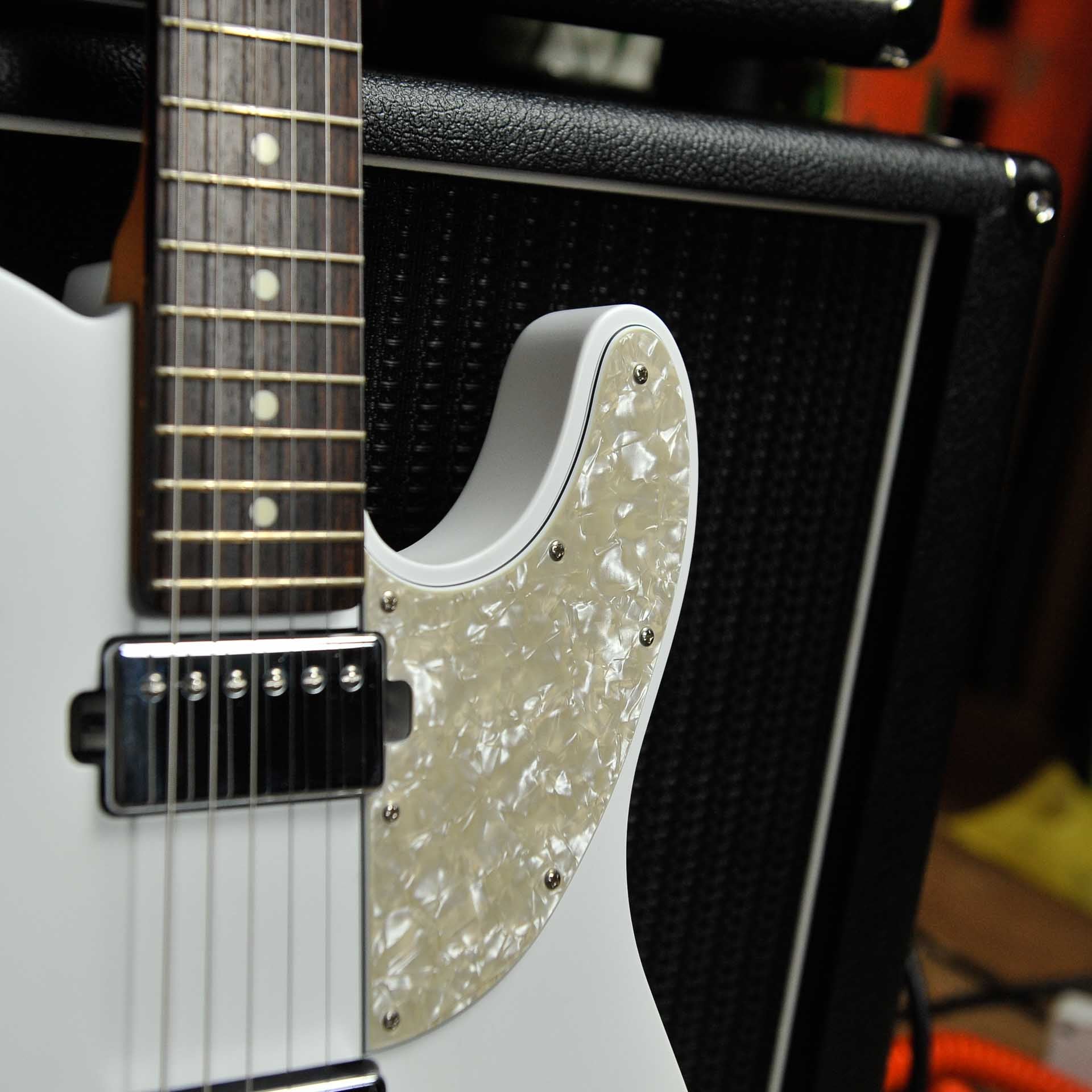 Fender MIJ Elemental Tele HH White w/Bag - Used