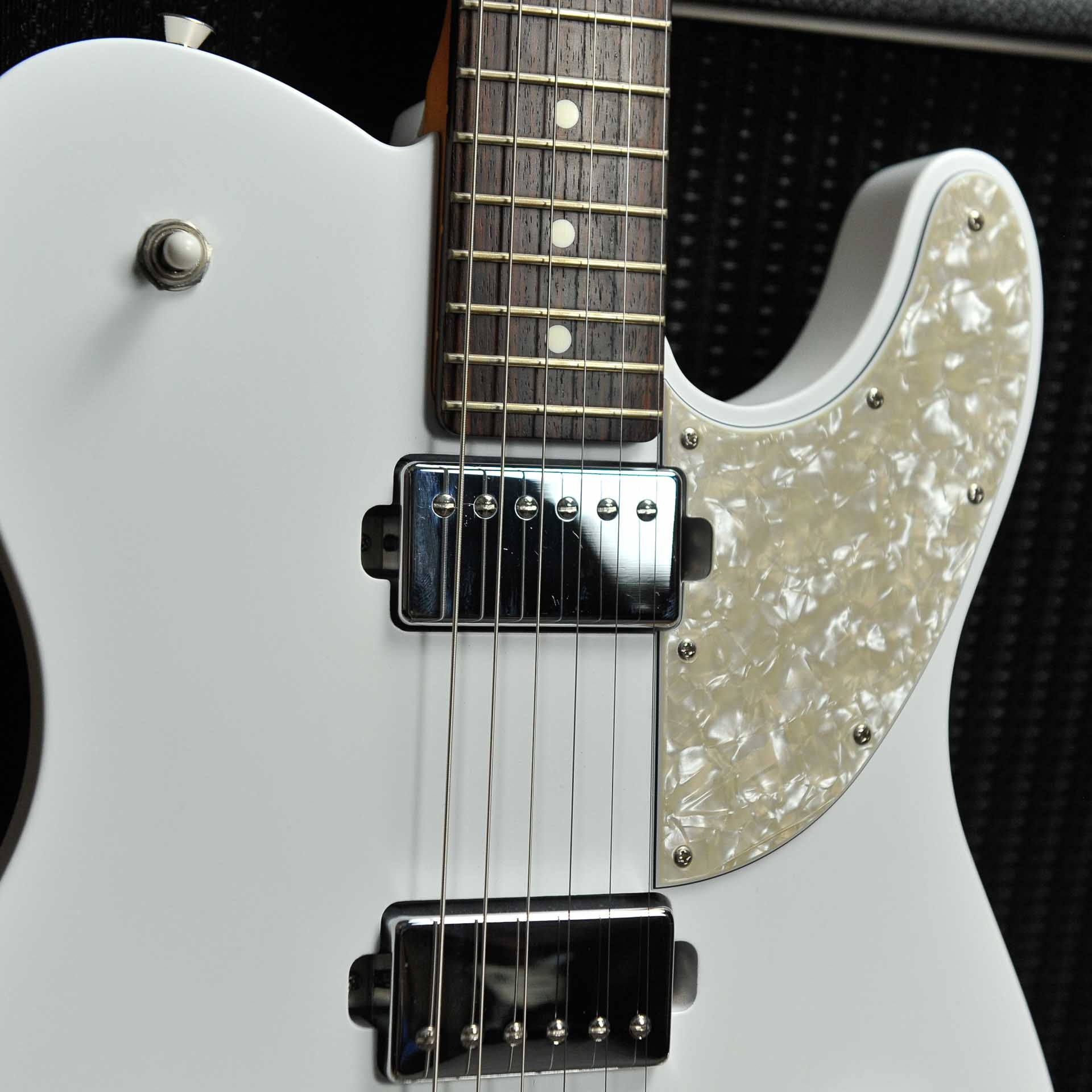 Fender MIJ Elemental Tele HH White w/Bag - Used