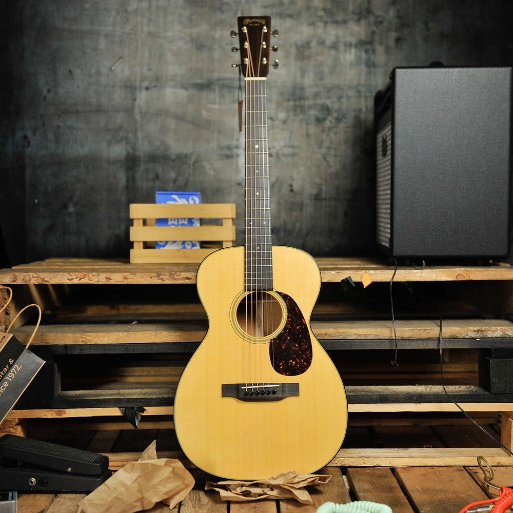Martin O18 Acoustic Guitar w/Case - Used