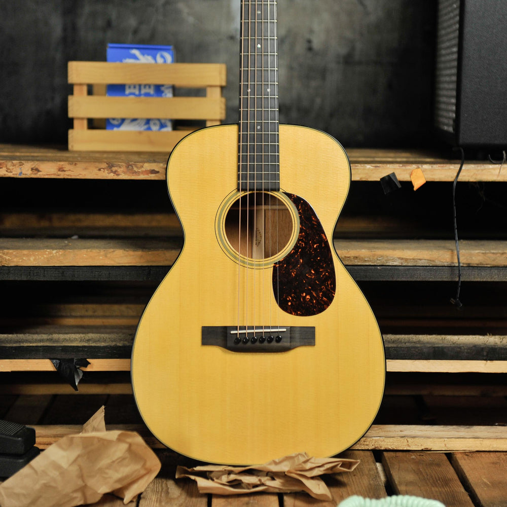 Martin O18 Acoustic Guitar w/Case - Used