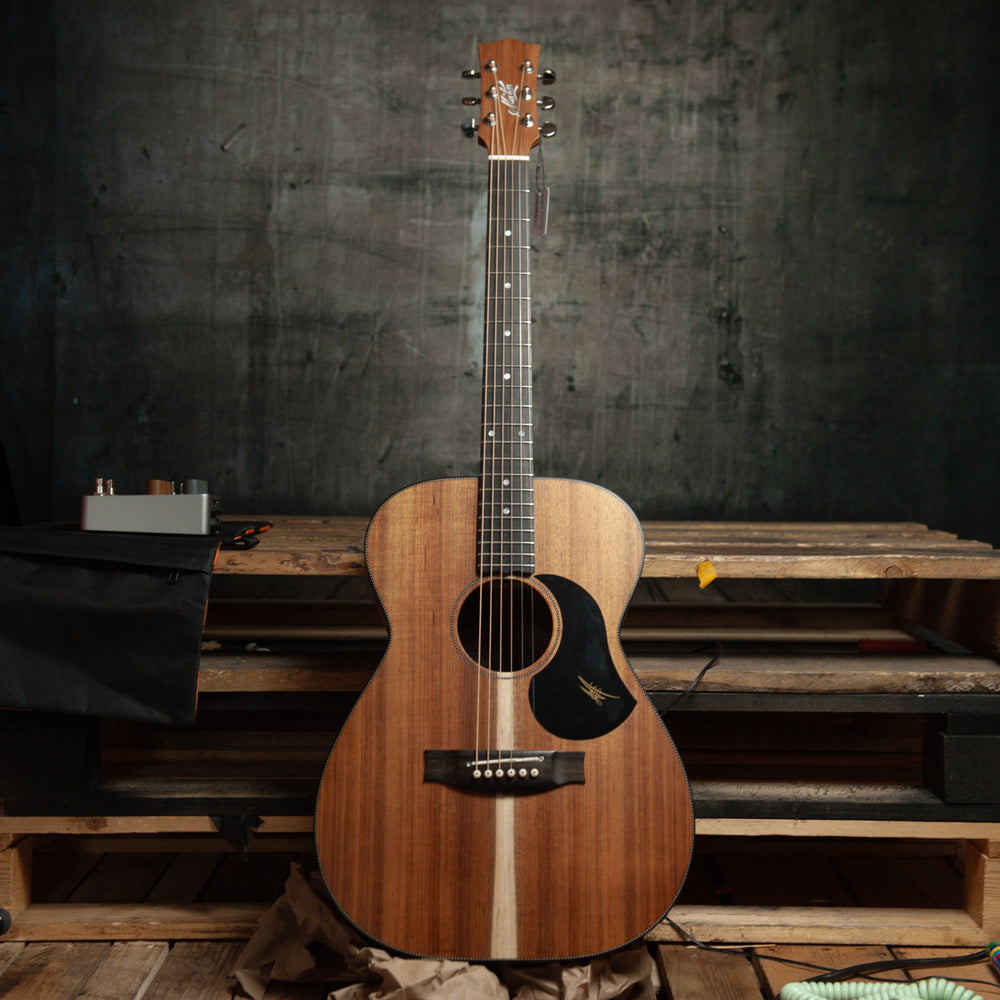 Maton EBW808 Acoustic Guitar w/Case - Used