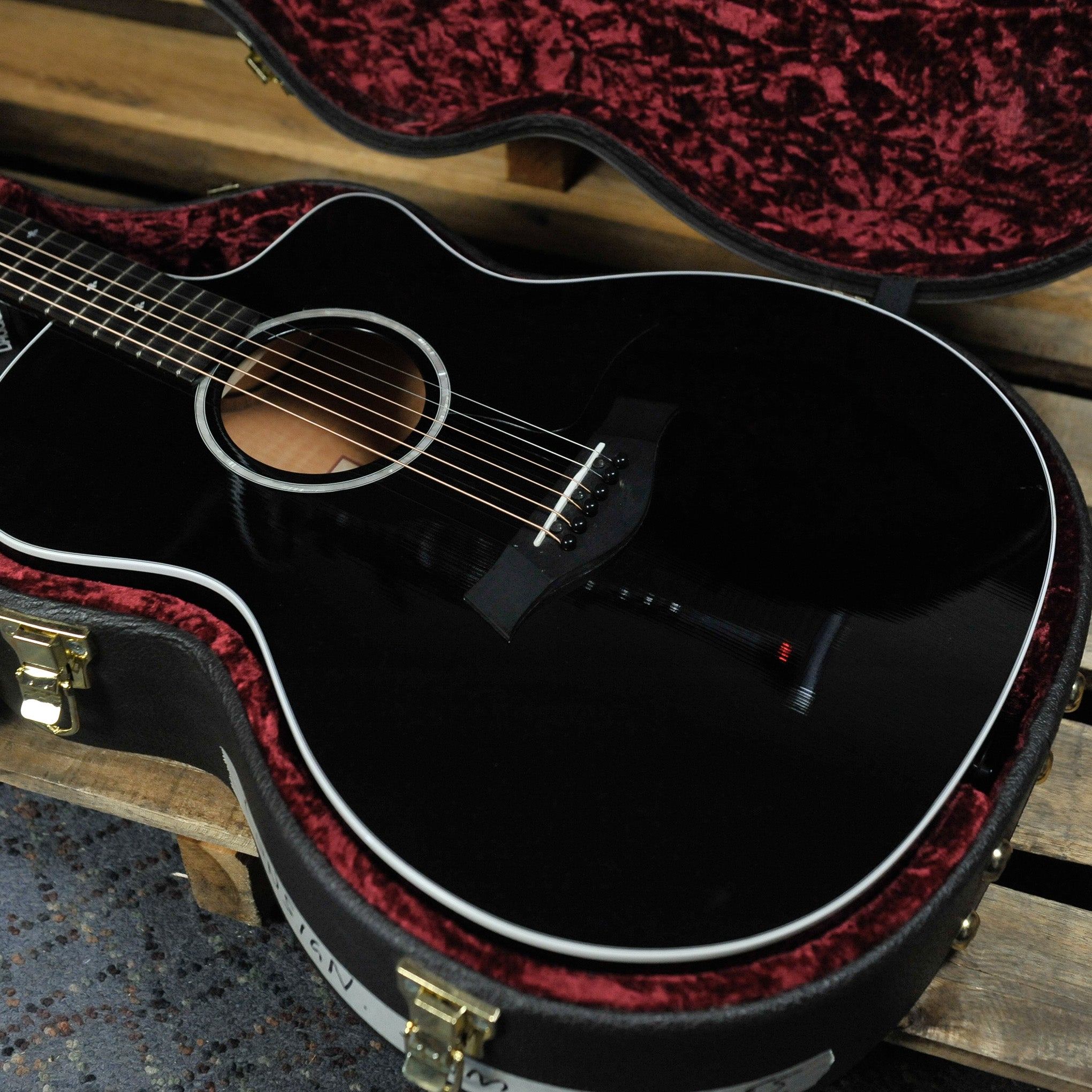 Taylor 214ce DLX BLK Acoustic Guitar- Used