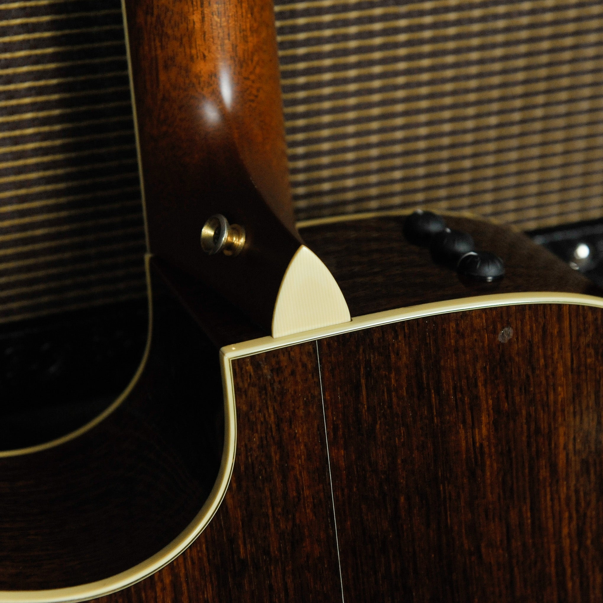 Taylor 910CE Dreadnought 2005' w/Case - Used