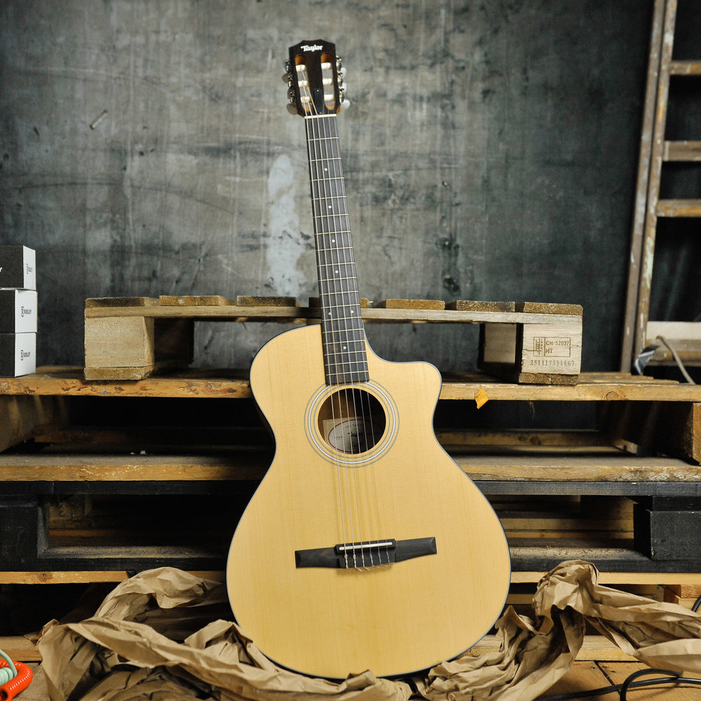 Taylor Academy 12N Nylon String w/Bag - Used