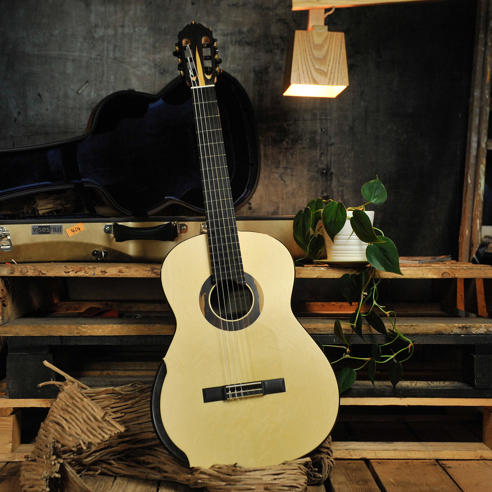 Kim Lissarrague Modern Model Spruce/Maple Classical Guitar 2026/454 w/Case