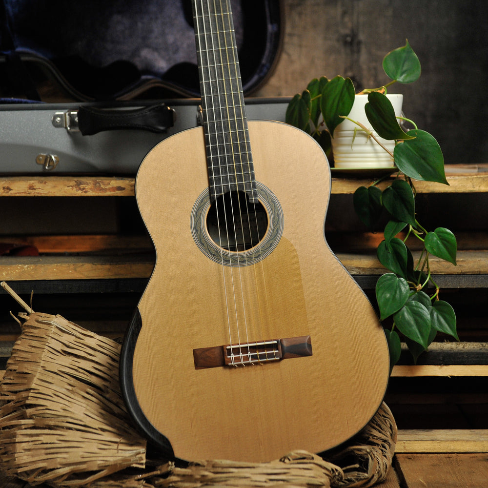Kim Lissarrague  Cedar and Ziricote Handmade Classical 2026/452 w/Case