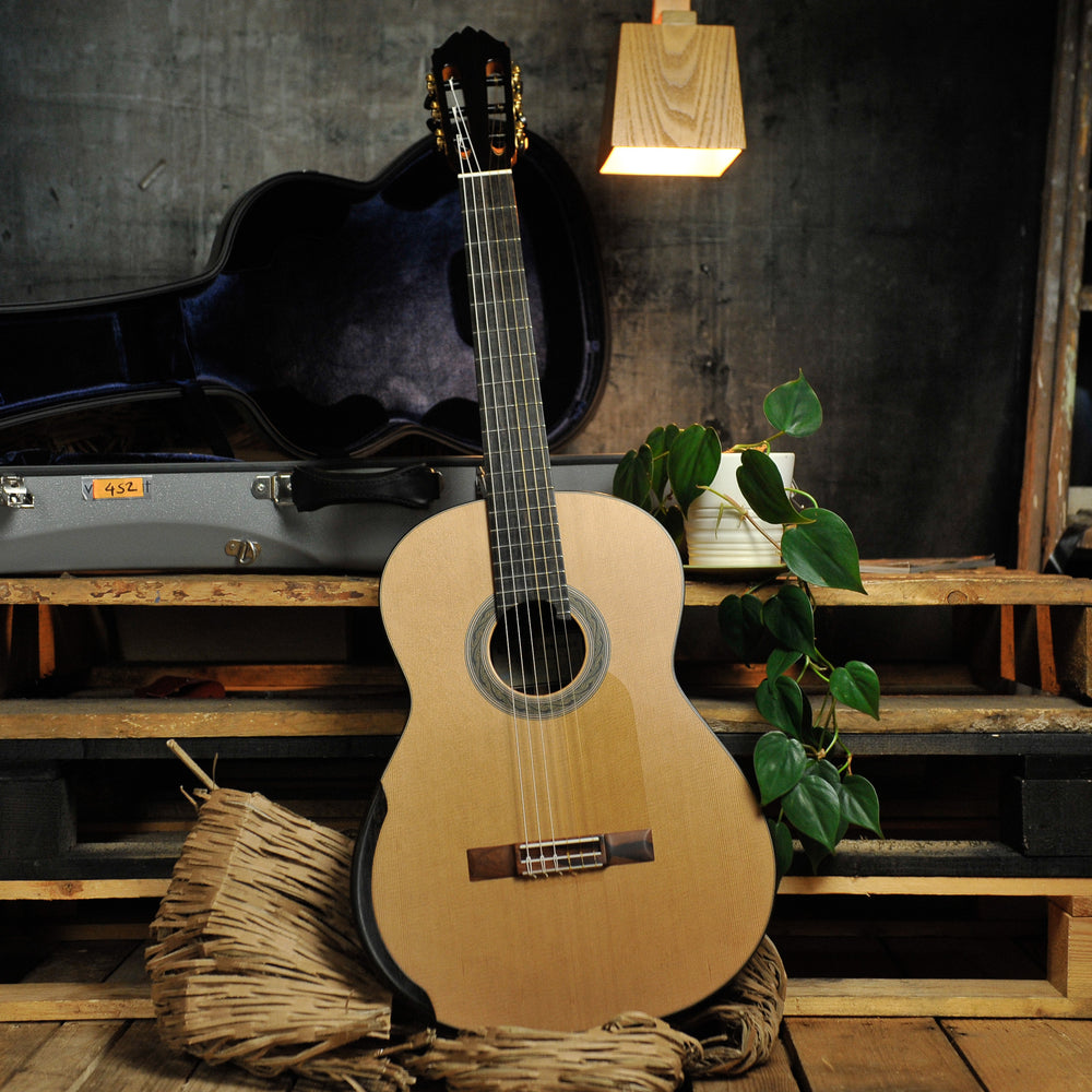 Kim Lissarrague  Cedar and Ziricote Handmade Classical 2026/452 w/Case